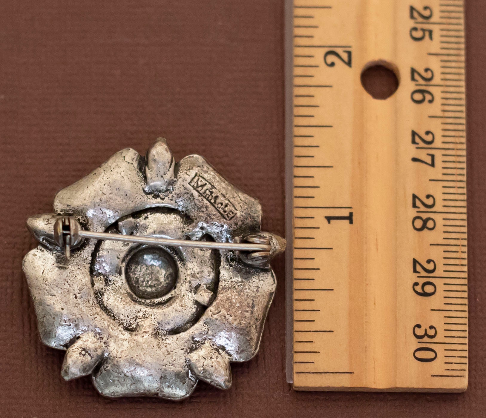 ヴィンテージ ゴールド トーン アール ヌーボー 複雑な花のブローチ