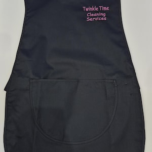 Delantal tipo tabardo negro bordado personalizado: Ropa de trabajo para salones de belleza, limpieza y empresas de catering. imagen 7