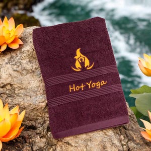 Personliga Hot Yoga-handdukar – Broderad fitnesshandduk som present bild 1