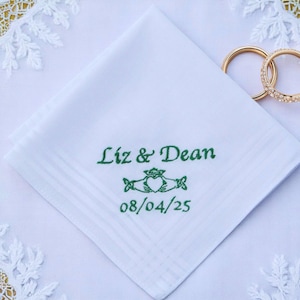 Irisches Hochzeit Taschentuch: Keltisches Claddagh Motiv und personalisierter Name oder Datum, Verlobung Jahrestag Damen oder Herren Einstecktuch