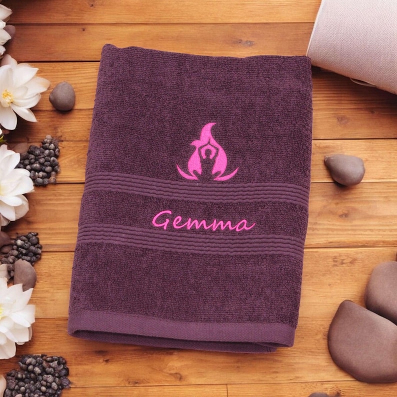 Personliga Hot Yoga-handdukar – Broderad fitnesshandduk som present bild 2
