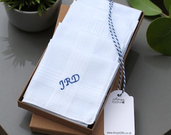 Gepersonaliseerde geschenkverpakking herenzakdoeken: vijf geborduurde witte katoenen zakdoeken