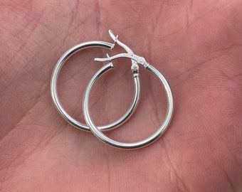 Pendientes de aro clásicos de plata de ley con cierre francés de 25 mm