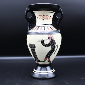 Vaso vintage in terracotta con personaggi della mitologia greca dipinti a mano: argilla ceramica lanciata a mano / manici laterali / arte mediterranea