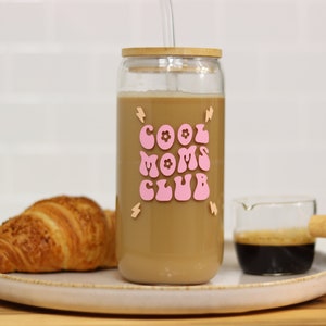 Trinkglas Cool Moms Club – Geschenk für die beste Mama zum Geburtstag – Lustiges Glas mit Aufdruck – Geschenkidee Becher Tasse für Frau