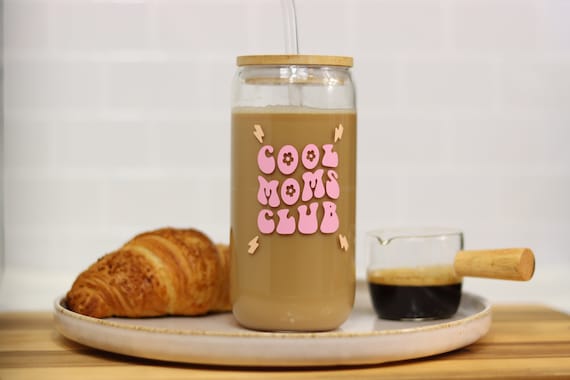 Trinkglas Cool Moms Club – Geschenk für die beste Mama zum Geburtstag – Lustiges Glas mit Aufdruck – Geschenkidee Becher Tasse