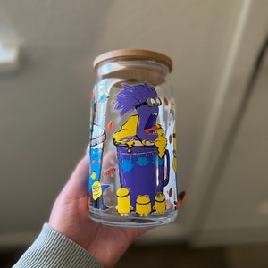 Tazza di vetro dei cartoni animati, regali per bambini, regali di film, bicchiere da caffè freddo, tazza boba con coperchio e cannuccia