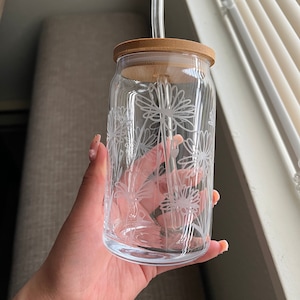 Floral Iced Coffee Glass -Cute Floral Pattern- Soda Glass- Flower Etched Glass- Dishwasher Safe- Boba Tea Glasses with Lid and Straw-16 oz