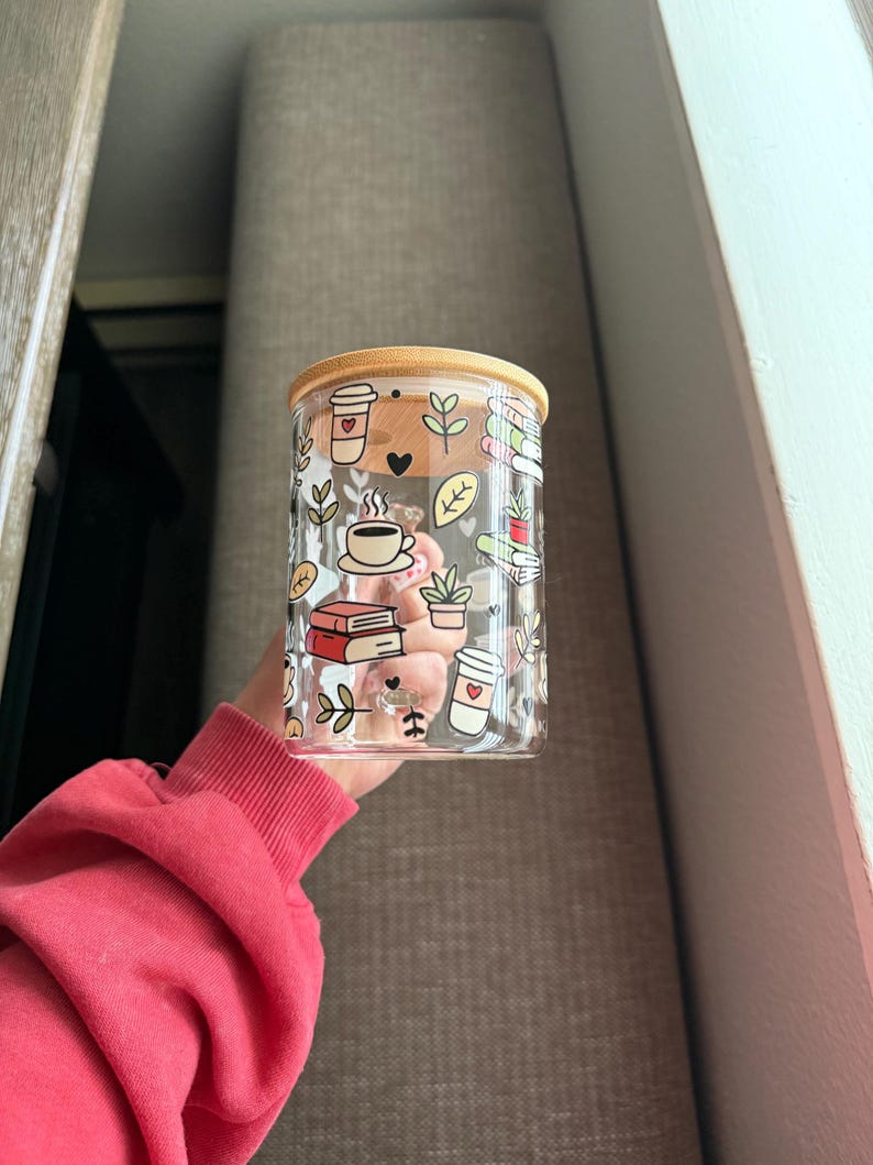 Relaxing book mug, Coffee mug - Gifts for friends- Cute Gifts, Glass mugs with lid & straw afbeelding 3