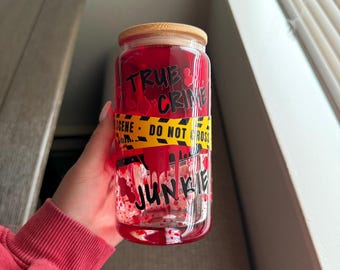 Vaso de café helado con escenas de asesinato, taza de escena del crimen, regalos para entusiastas del crimen real, taza con goteo de sangre con tapa y pajita