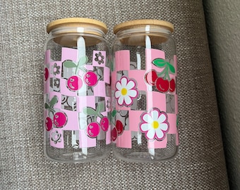 Vaso de café helado con diseño de cerezas a rayas, estampado de rayas bonito y moderno, regalo para ella, regalo para amigas, vaso de cristal con tapa y pajita.