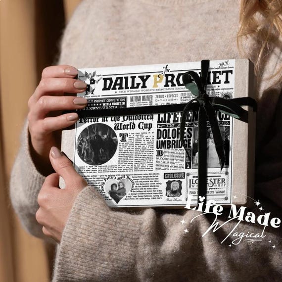 Wizard World Christmas Wrapping Paper: Magical Potter Gifts