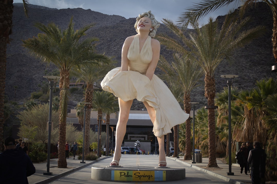 Giant Marilyn Monroe Statue: Installation Begins In Palm Springs