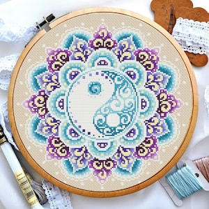 Patrón PDF de punto de cruz de mandala Yin Yang: bordado floral zen para meditación o decoración de yoga