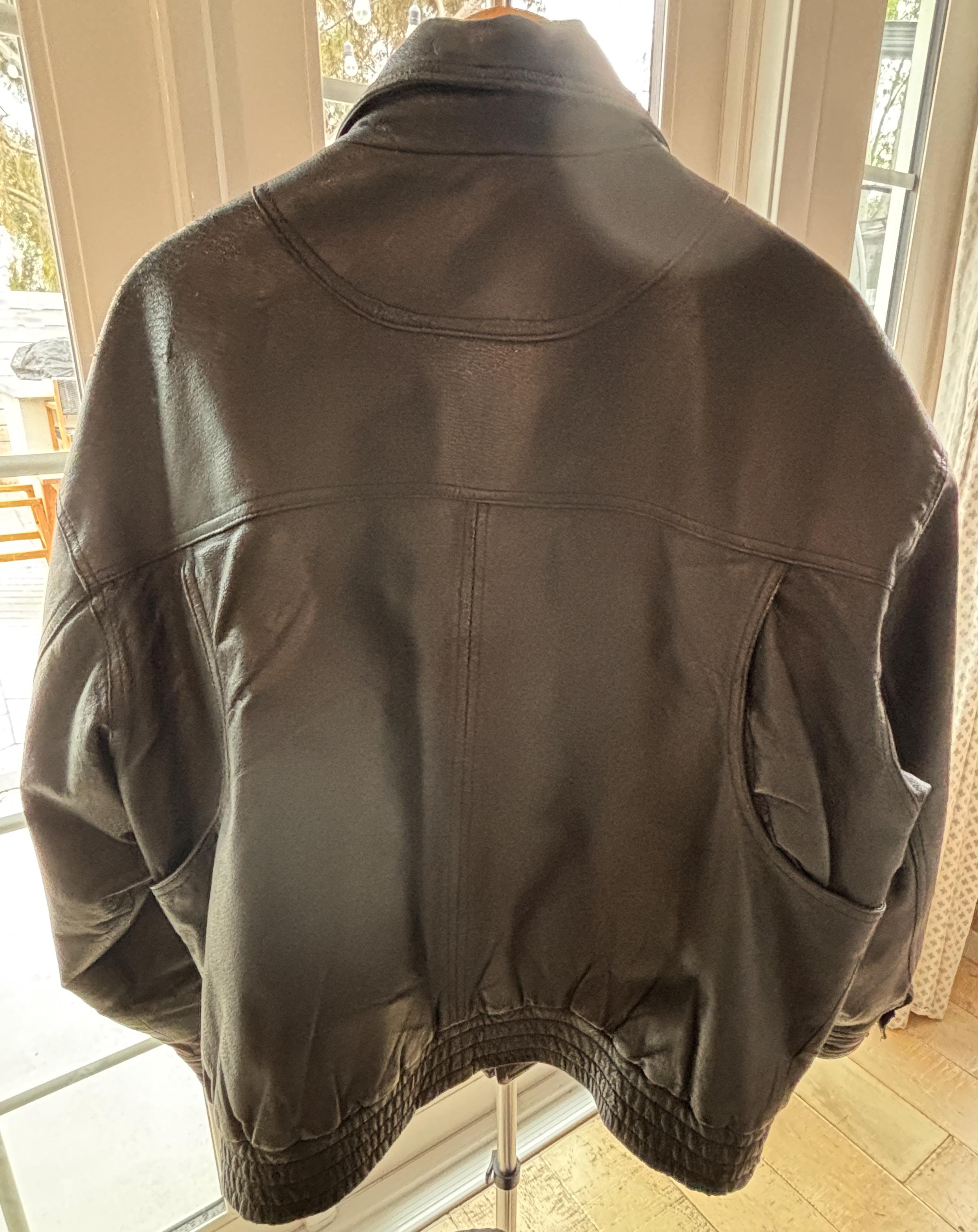 bill blass☆羊革☆ leather ‘bomber jacket Vintage Bill Blass Leather Bomber Jacket – Size L | Classic