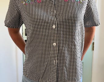 Vintage Gingham Blouse with Floral Embroidery – Adrian Delafield for Haband, 80s/90s Grandmacore Style