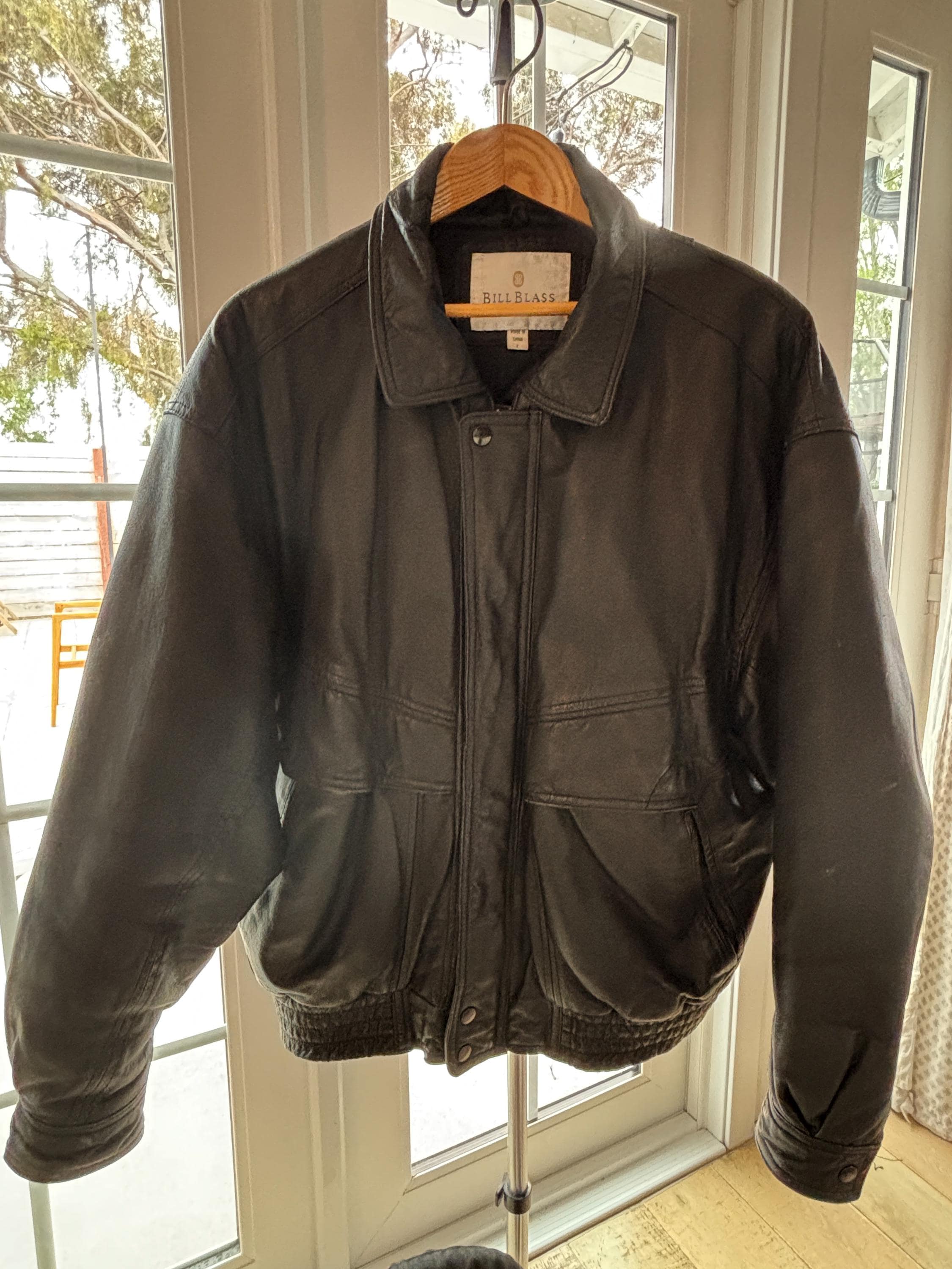 bill blass☆羊革☆ leather ‘bomber jacket Vintage Bill Blass Leather Bomber Jacket – Size L | Classic