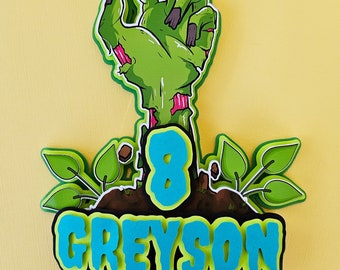 Topo de bolo de aniversário zumbi personalizado: decoração de festa com mão macabra