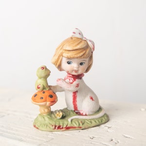 Figura coleccionable de ratón/OOAK, repisa de porcelana, decoración alternativa oscura, estante de terror, hongo espeluznante, ratón, niña con certificado de nacimiento