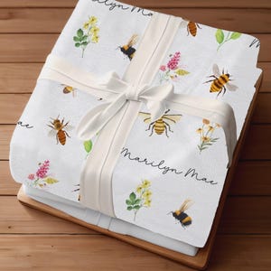 Personalisierte Honig Biene Baby Decke für Honigbiene Baby Shower Geschenk Idee Hummel Baby Decke für Bienen Thema Kinderzimmer Benutzerdefinierte Name Decke