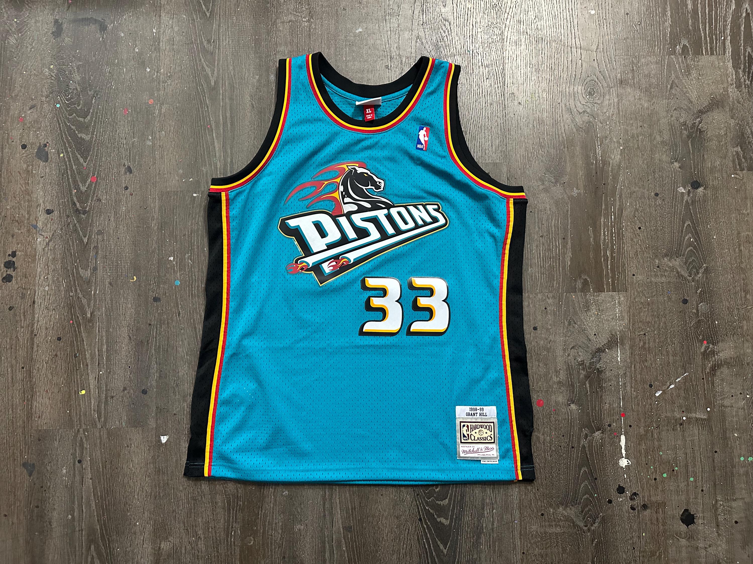 Mitchell & Ness Men's Detroit Pistons Grant Hill #33 Swingman