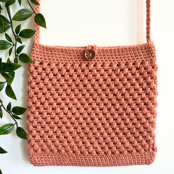 Ravelry: Puff Stitch Bag pattern by Dana Hogan
