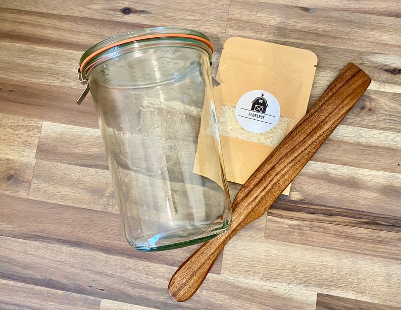 3/4L Mold jar pictured with the teakwood spurdle and Florence.