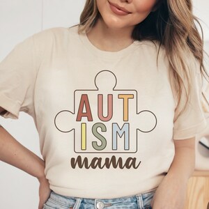 Camiseta Autism Mama: Peça de quebra-cabeça de arco-íris, conscientização sobre autismo