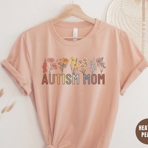 Camiseta Autism Mom: Design Floral de Arco-Íris, Conscientização sobre Autismo