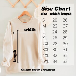 K&ouml;nnte beinhalten: Gr&ouml;&szlig;entabelle f&uuml;r ein Gildan 18000 Crewneck-Sweatshirt. Die Tabelle zeigt die Breite und L&auml;nge in Zoll f&uuml;r die Gr&ouml;&szlig;en S bis 5XL.