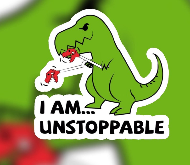 Pu&ograve; includere: Un dinosauro verde di cartone animato con mascelle rosse tiene un bastone bianco con mascelle rosse a ciascuna estremit&agrave;. Il dinosauro &egrave; in piedi su uno sfondo bianco con il testo "I AM... UNSTOPPABLE" in nero.