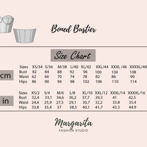 K&ouml;nnte beinhalten: Gr&ouml;&szlig;entabelle f&uuml;r ein Bustier mit St&auml;bchen in Zentimetern und Zoll. Die Tabelle zeigt die Brust-, Taillen- und H&uuml;ftma&szlig;e f&uuml;r die Gr&ouml;&szlig;en XS bis XXXXL.