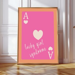 Poster di carte da gioco, stampa con asso di cuori, arte retrò rosa per sala giochi, sindrome della ragazza fortunata, decorazione per la stanza delle ragazze, poster alla moda per dormitorio, stile preppy per ragazze grandi