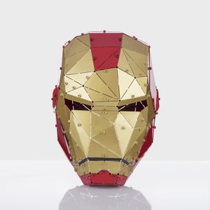 Modern Iron Man Helmet Metal Desktop Sculpture - 3D Iron Man Art Decor, Iron Man Helmet Desk Mount, Unique Metal Desktop Decor Piece