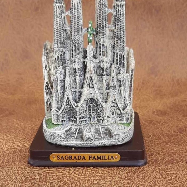 3D model of Sagrada Familia Cathedral. A model of Gaudi's cathedral. Souvenir from Barcelona - Spain. Collector's gift. Home or office décor