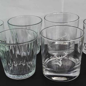 Set di 2 bicchieri da whisky scozzese. Bicchieri da collezione da whisky scozzese JB, Glenfiddich, Passport, King Edward's. Bicchieri da whisky vintage.