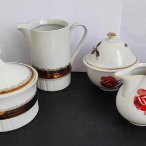 Vintage Kahla & Henneberg 1777 porcelain creamers and sugar bowls. Retro 70&#39;s coffee sets. Rare German porcelain milk jugs and sugar bowls.