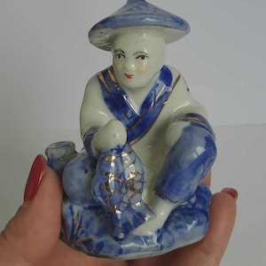 3&quot; vintage porcelain collectible Chinese fisherman figurine with a fish. Mid century Asian fisherman statue. Hand painted small figurine.!!!