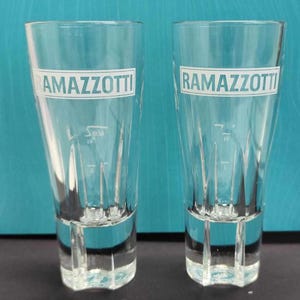 Bicchieri da collezione vintage italiani per Amaro Ramazzotti e Rum Bacardi. Set di 2. Decanter francese Ricard per pastis.