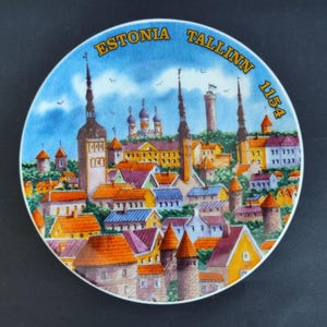 Vintage Estonian Small Wall Plate. Decorative Wall Plate from Tallinn. Wall Decor. Souvenir from Estonia. Collectible Plate.