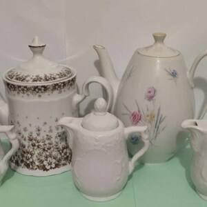 Vintage tyska tekannor Rosenthal Classic Rose & Behlettenhof; Bayersk tekopp, fat och tallrik i benporslin; Porslinsfat.