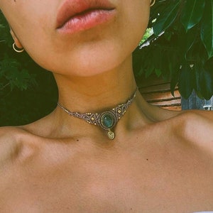 Choker macrame hippie, Collier pierre naturelle bohème, Pierre de lune labradorite lapis lazuli Choker laiton doré boho Collier personnalisé image 1