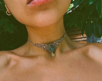 Girocollo macrame hippie, collana di pietra naturale Boho, lapislazzuli di pietra di luna Labradorite Choker collana boho in ottone dorato Collana personalizzata