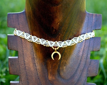 Collar de macramé bohemio, gargantilla bohemia étnica, collar tribal hippie de latón chapado en oro, gargantilla con colgante de luna, gargantilla de latón con dije para festivales