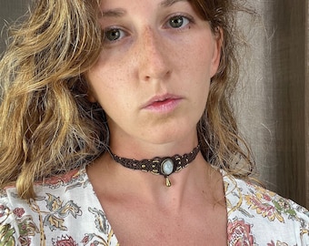 Crystal Choker, gold choker necklace, natural stone necklace, hippie necklace, boho choker, macrame necklace stone, moonstone necklace