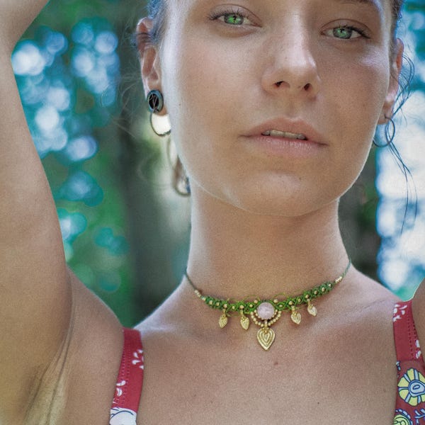 Gargantilla de macramé bohemia con cristales, collar étnico de piedra natural, cuarzo rosa, gargantilla bohemia, collar hippie de macramé con piedra lunar.