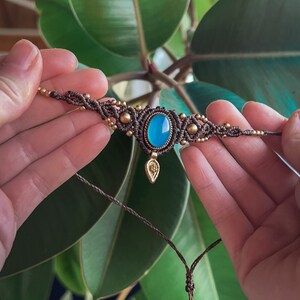 Girocollo macrame hippie, collana di pietra naturale Boho, lapislazzuli di pietra di luna Labradorite Choker collana boho in ottone dorato Collana personalizzata Brown blue onyx