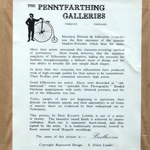 Puede incluir: Una ilustraci&oacute;n en blanco y negro de una persona montando una bicicleta de rueda alta. La imagen es de una impresi&oacute;n vintage sobre la historia de las siluetas. El texto dice "The Pennyfarthing Galleries, Torquay, England. Monsieur Etienne de Silhouette (1709-67) was the first exponent of the popular Shadow-Portraits which bear his name."