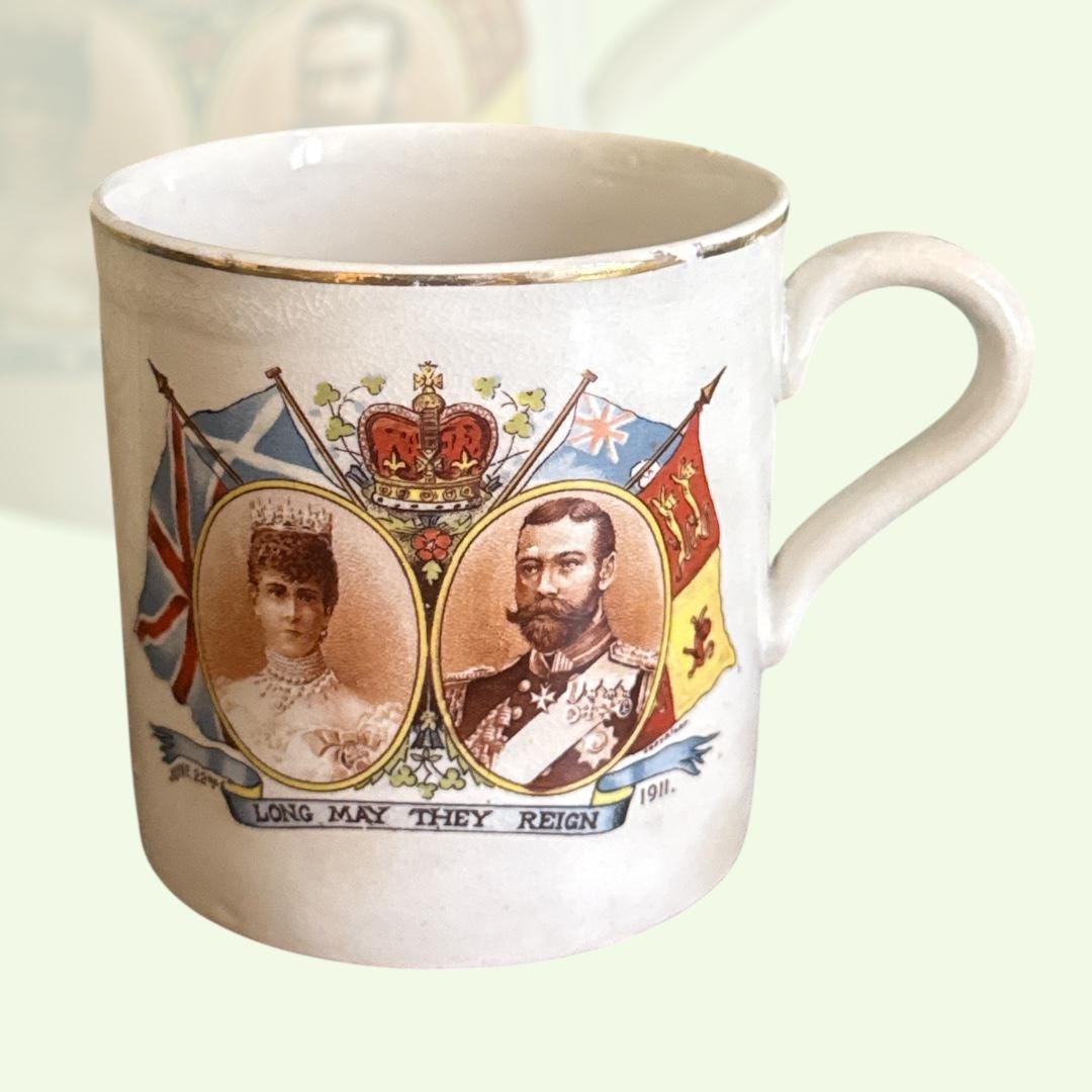 英国王室戴冠式記念マグカップ - ジョージ5世とメアリー王妃 1911年