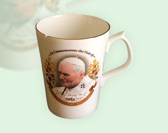 Commemorative mug "Visit of John Paul II to the United Kingdom 1982" - Nanrich Pottery